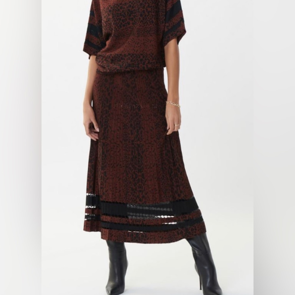 Skirt with elastic waist